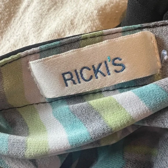 🐳 Ricki’s Womans Tank - Picture 4 of 4